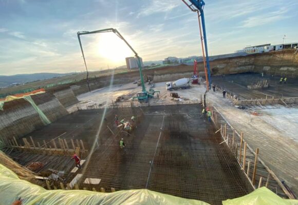 Betonimi i Themel Pllakes